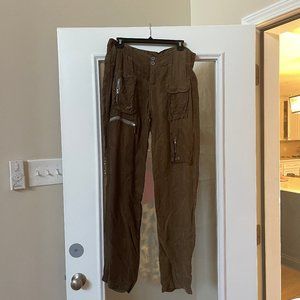 Johnny Was cargo pants NWOT Size 4 Runs large